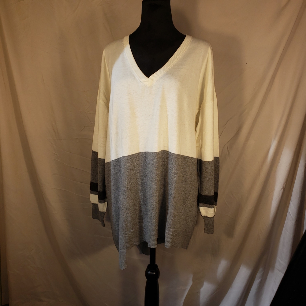 Vince Camuto V-Neck Sweater - Cream and Gray  - XL